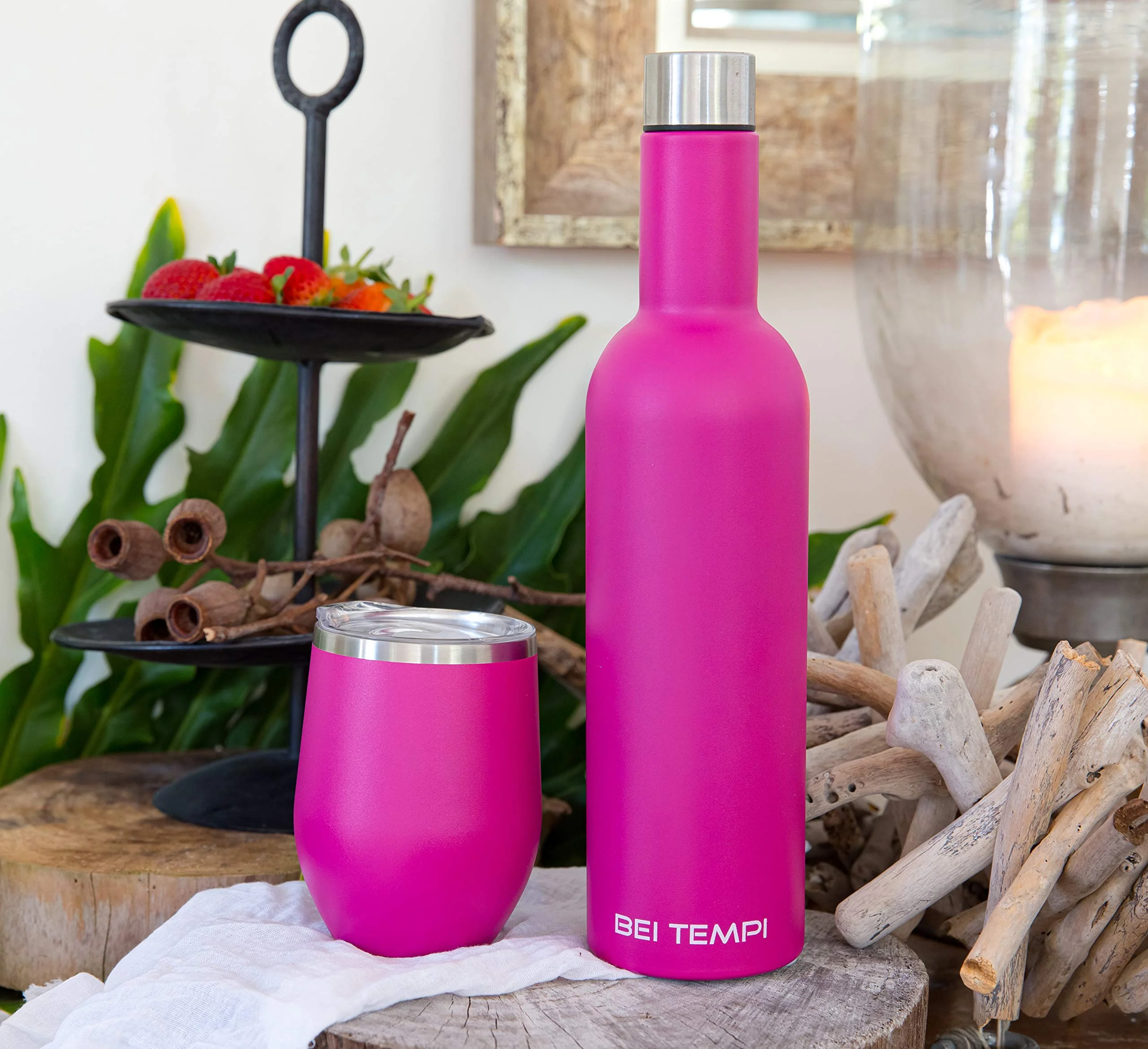 Botella de Vino de Acero Inoxidable y Juego de 2 Vasos de Vino Aislados - Imagen 5